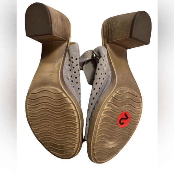 Sophia Milano Grey suede perforated sandal - Picture 3 of 4